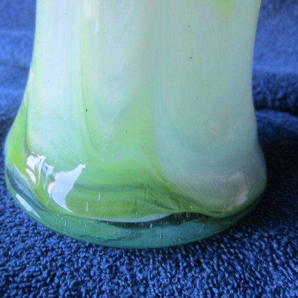 UNIQUE VTG HAND BLOWN HAND SWUNG V-SHAPED VASE MIXED COLORS - Picture 9 of 11